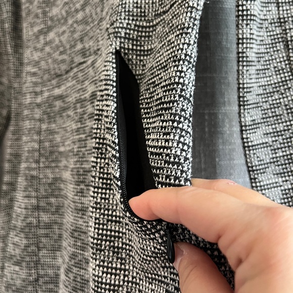 H&M fitted heathered black & white long sleeve dress with pockets - size Medium - Picture 4 of 9